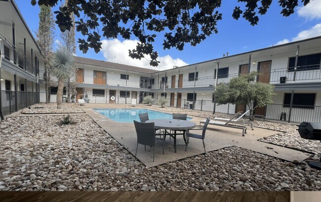 Foto del edificio - 515 Shoal Creek Blvd