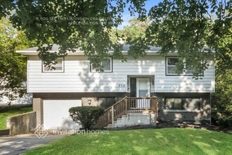 Building Photo - 906 Cedar St