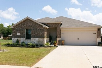 Building Photo - 203 Parker Oaks Dr