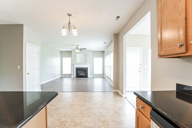 Building Photo - 4419 Golden View Dr