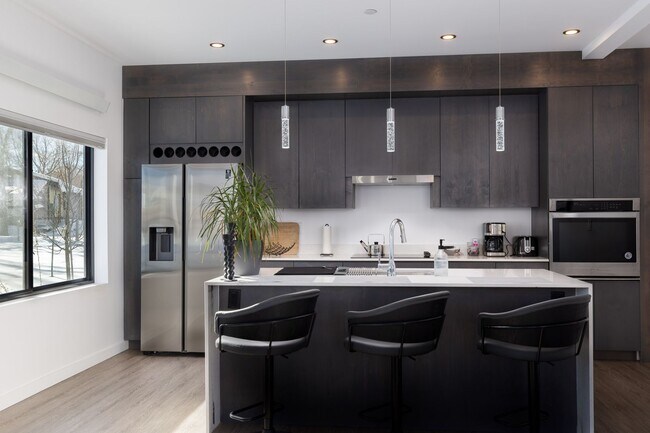 Building Photo - Fully Furnished - 2 bedroom / 2.5 unit in Victor with Garag