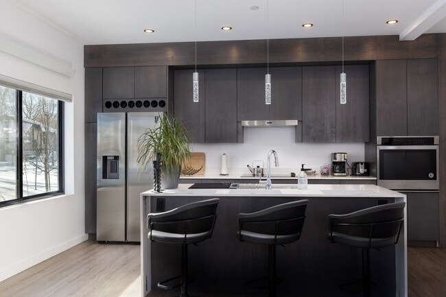 Foto del edificio - Fully Furnished - 2 bedroom / 2.5 unit in Victor with Garag