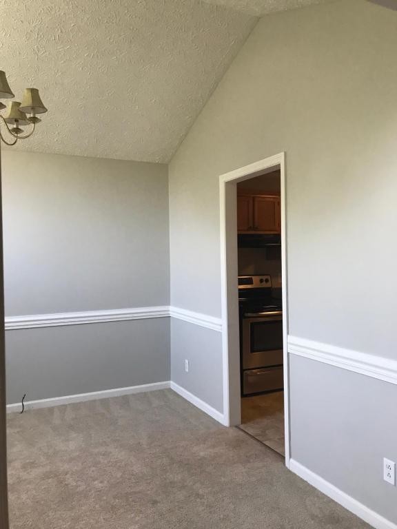 Foto del edificio - 5021 Summer Ridge Rd