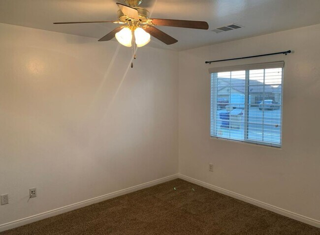 Foto del edificio - Beautiful and spacious 3 bedroom!