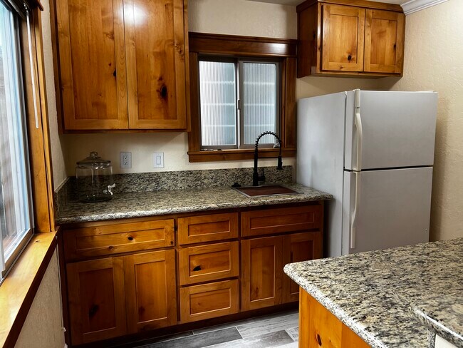 Building Photo - 309 Santa Monica Dr