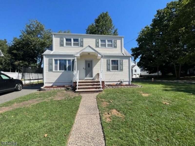 Primary Photo - 41 Pitts Ave