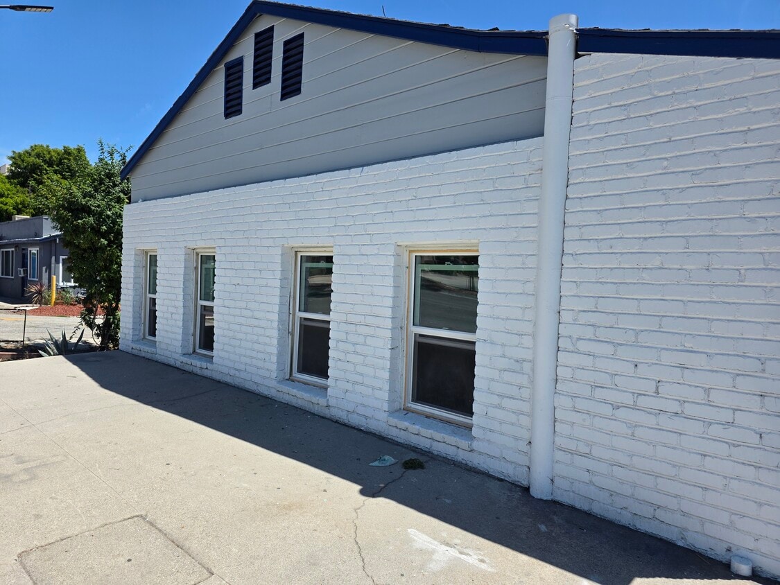 Primary Photo - 818 E Rte 66
