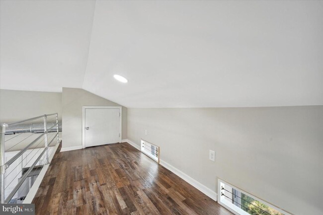 Building Photo - 537 N 64th St