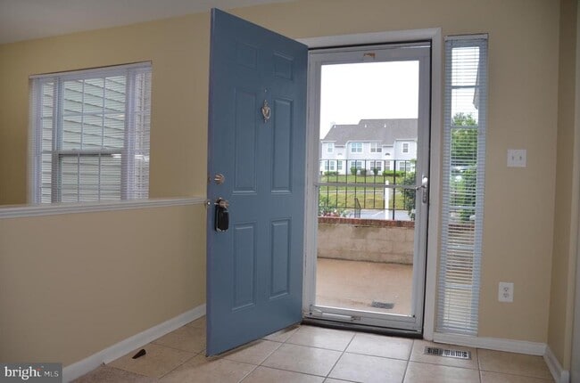 Foto del edificio - 1046 Spring Valley Ct