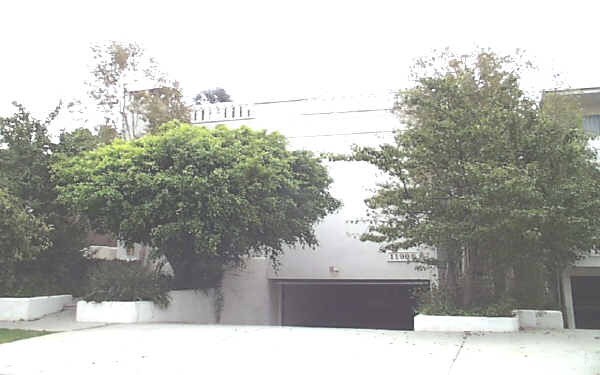 Building Photo - 11908 Darlington Ave