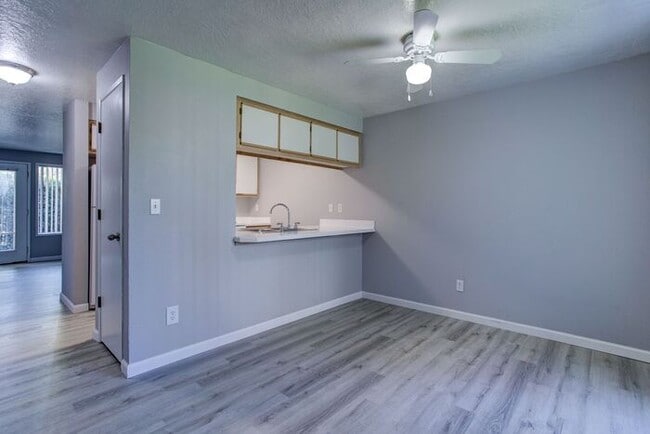 2 bedroom unit. Pets OK! Lots of upgrades!... - 2 bedroom unit. Pets OK! Lots of upgrades!... House