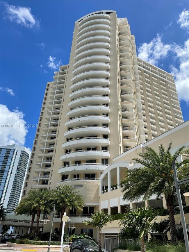 Foto del edificio - 888 Brickell Key Dr