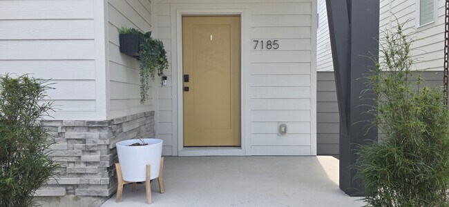 Foto del edificio - 7185 W Sugarwood St