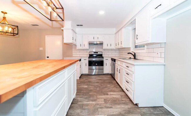 Foto del edificio - Bright, updated home!