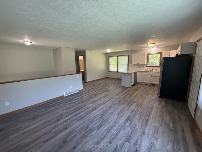 Building Photo - 4933 Cannonsburg Rd NE