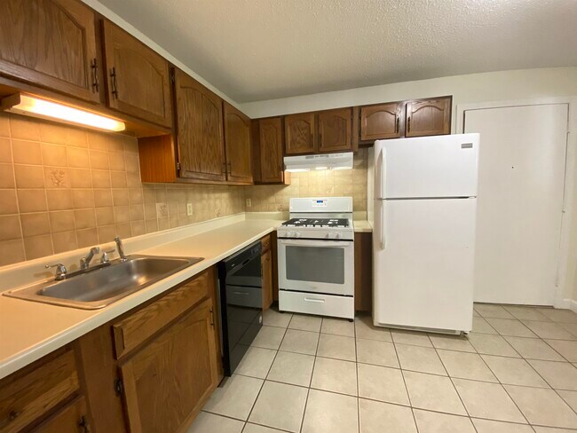 Foto del edificio - 383 Huse Rd