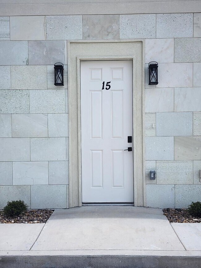 Building Photo - 3229 E Grimes St