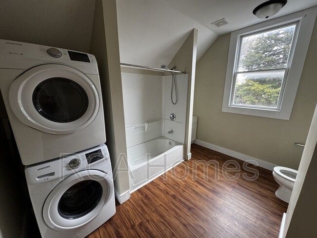 Building Photo - 2317 Prospect St