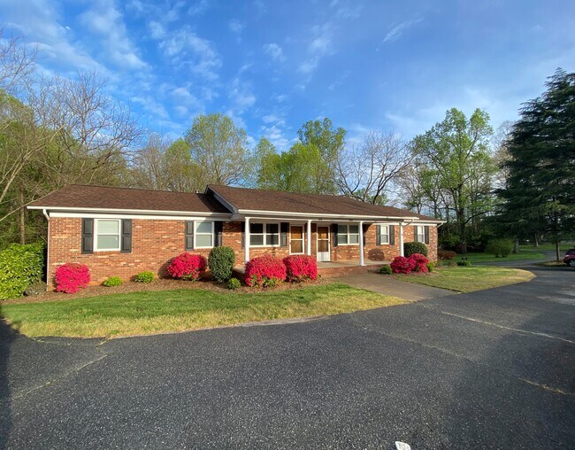 Frente - 4210 N Center St