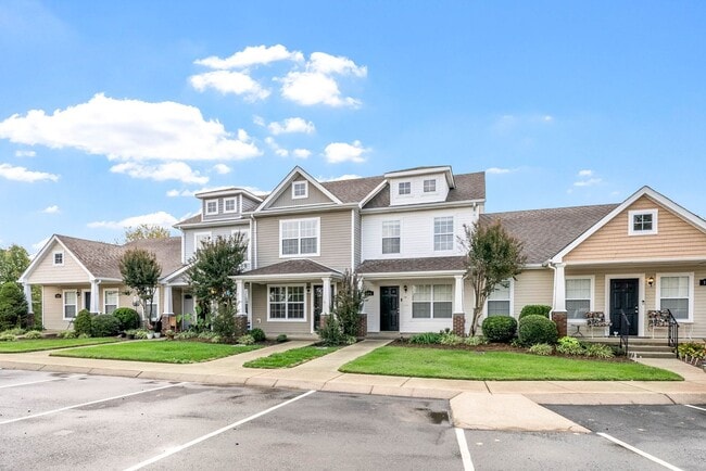 Building Photo - Large 2 Bedroom 2 1/2 Bath Dog Friendly Co...