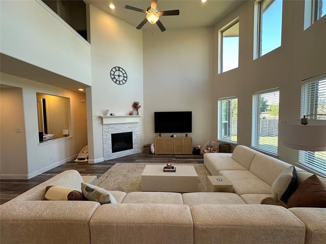 Foto del edificio - 5109 Rosewood Ln