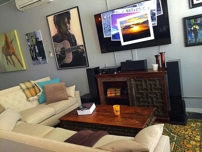Foto del edificio - Urban Living- One bedroom/1Bath Flat- Unique Design- Great Location