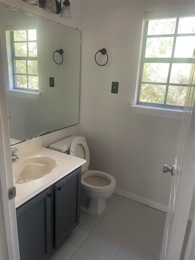 Building Photo - 43 N Pathfinders Cir