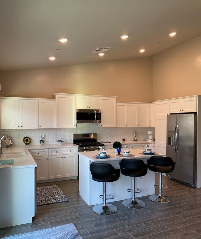 Building Photo - Unbelievable find. Fully furnished 2 or 3 Bedroom house in Seventh Standard Road area