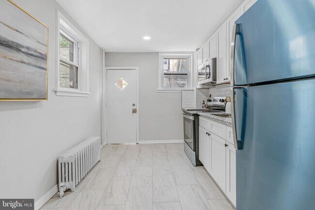 Building Photo - 2839 Winton St