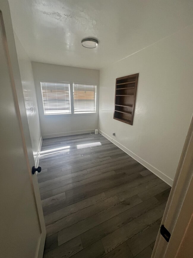 Building Photo - 1023 E Meadowbrook Ave