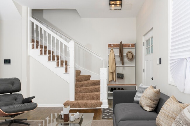 Building Photo - 429 W 102nd Pl