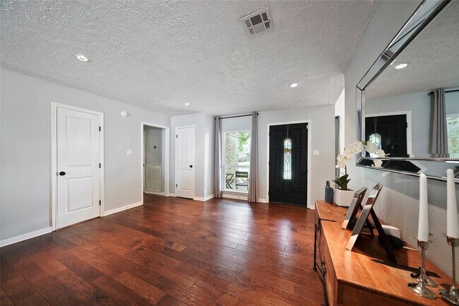 Building Photo - 12103 Nova Dr
