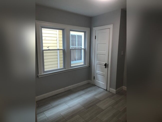 Building Photo - 126 Oxford Ave