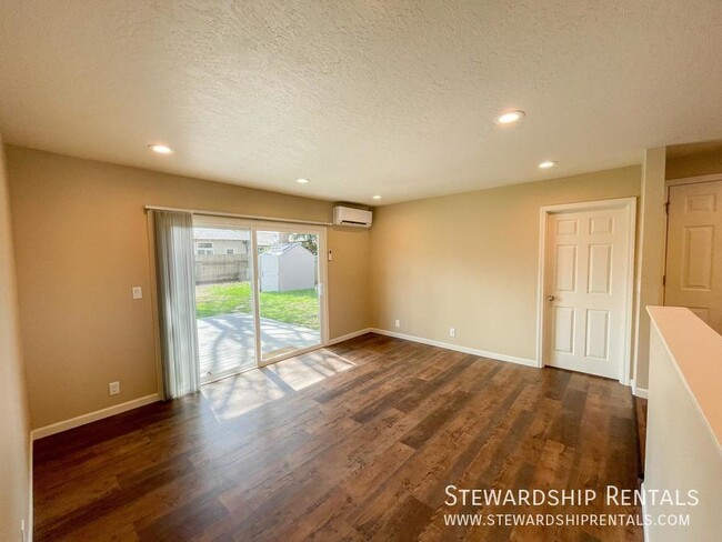 Foto del edificio - Newly rehabbed home in Springfield