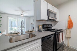 Building Photo - 200 Hollow Tree Ln