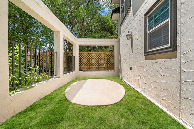 Building Photo - 9130 Windgarden Cir