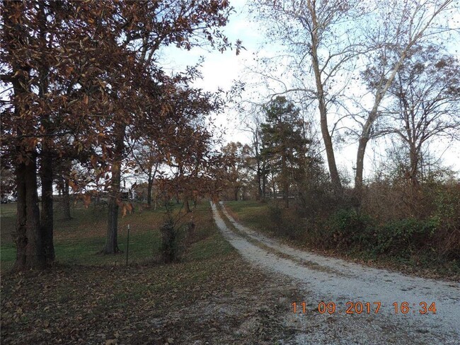 Building Photo - MINERAL POINT - large ranch home with fire...