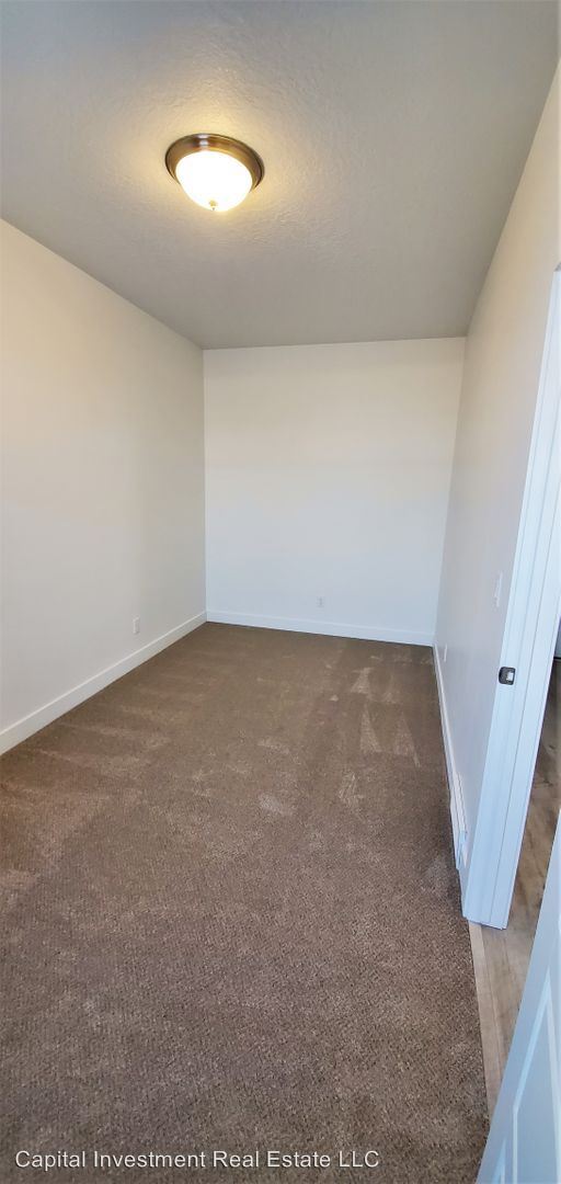 Building Photo - 5401 Ranches Loop Rd