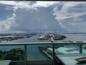 Building Photo - 900 Biscayne Blvd