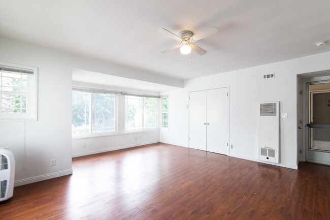 Building Photo - 817 S Serrano Ave
