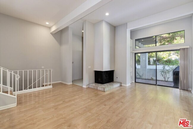 Foto del edificio - 1560 Michael Ln