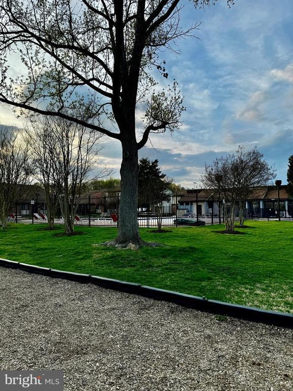 Foto del edificio - 8402 Jinetes Ct