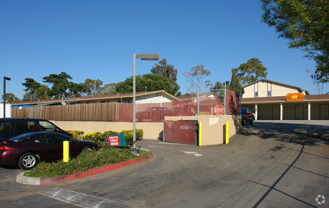 Building Photo - Santa Fe Villas