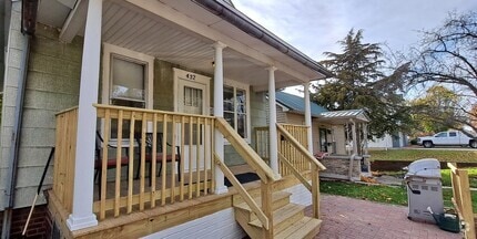 Building Photo - 432 6th St