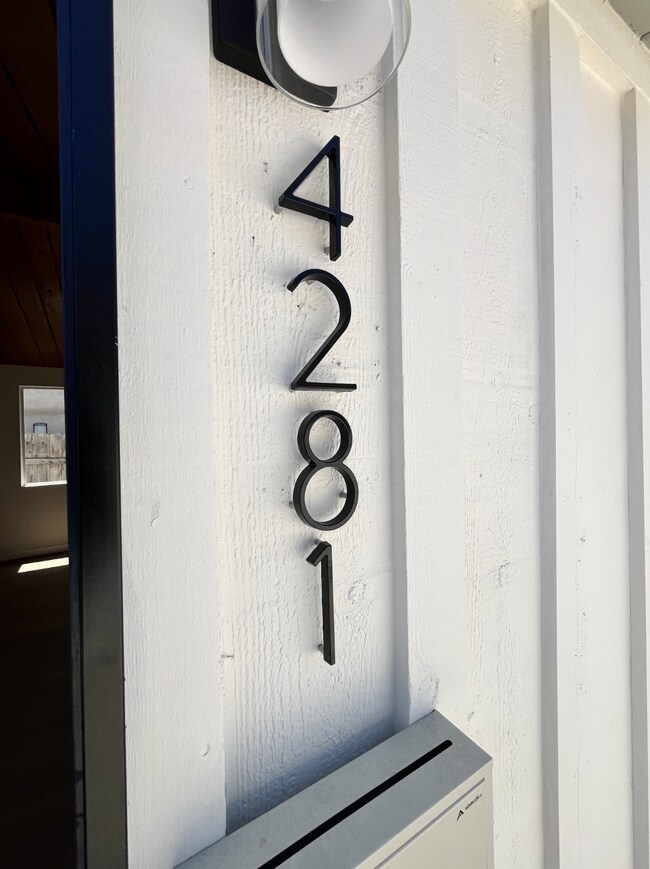 Building Photo - $1,775 - 1 Bed 1 Bath Fully Renovated Apartment within a Gated Complex in City Heights