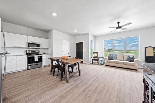 Foto del edificio - Contact Green Oak Property Management at 254-677-8120 and ask about our August Special!