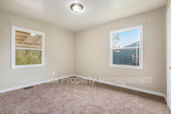 Building Photo - 868 78th St S
