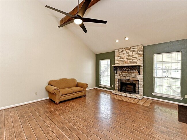 Foto del edificio - 15502 Rock Creek