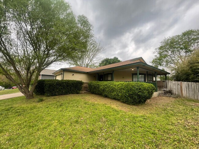 Foto del edificio - Located off Wedinton Dr! 3 Bedroom 2 Bathr...