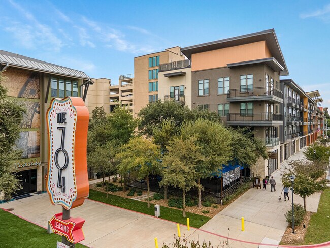 The 704 Apartments Austin Tx Apartments Com